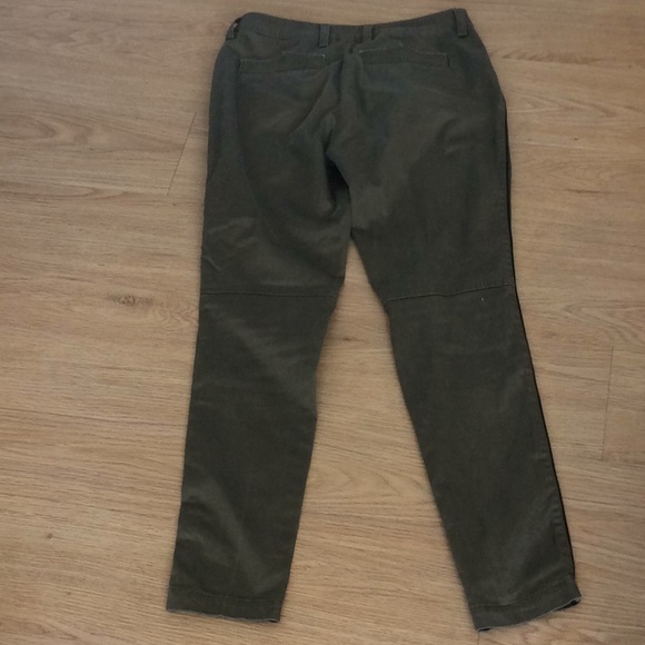 Green rider pants model - Picture 7 of 7
